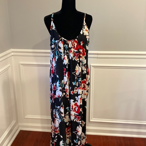 NWOT💕 Beautiful Flowing Maxi w/Pockets - Picture 1 of 8